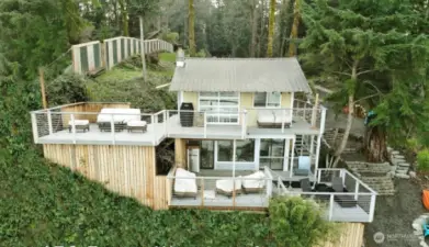 View back to the cottages from the waterfront