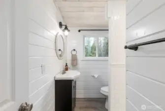 Upland cottage upper level bath
