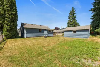 This spacious outdoor area offers plenty of room for kids, pets, and entertaining, making it a wonderful extension of the home’s comfortable living space.