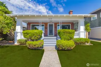 Coveted 1st St Frontage!! Picture your home based business sign here (photo enhanced with green grass)