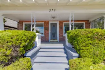 Inviting front entrance with street parking right in front.