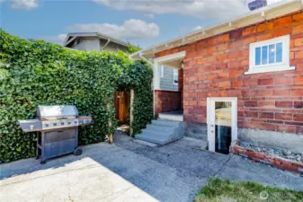 Separate entrance to the basement is an ideal layout