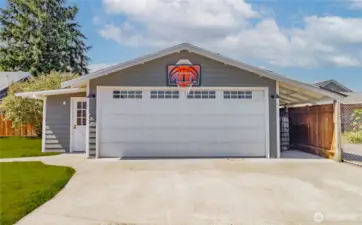 The garage with workspace also has covered storage off the back!!!
