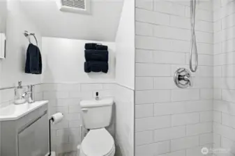 Upstairs bath with walk-in shower