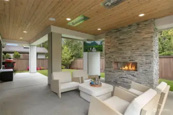 A tranquil peaceful outdoor space with a sizable back & side yards.