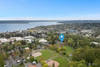 Park surroundings yet a short distance to everything Kirkland!  Downtown shopping, food, waterfront beaches!