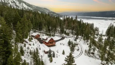 Get away from it all at this fully furnished, immaculate log home nestled in the trees overlooking Lake Cle Elum.