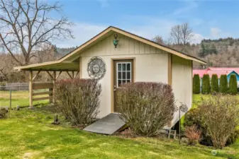 Private yard shed w/covered area