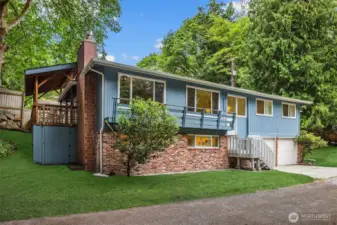 Broad driveway with extra-large attached garage and additional parking