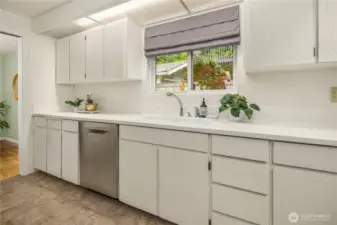 Neutral tones for a move-in ready cooking space for your favorite chef