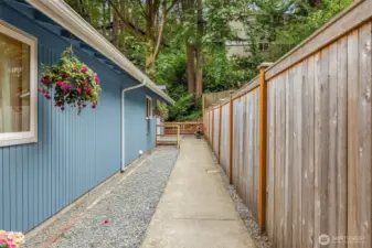Fully-fenced, flexible, rear patio space
