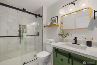 Main bathroom between bedroom 1 and 2