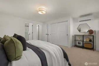 Equipped with 2 closets