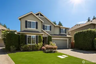 Nestled in a friendly neighborhood of 12 homes the Aristata development. Quality homes built by Murray Franklin.