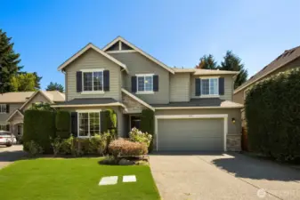This quiet cul-de-sac is walking distance to the sought-after Northshore School District elementary & middle school.