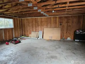 Good workspace and concrete floor in the garage.