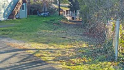 Driveway Entrance to the home.