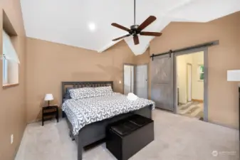 Primary w/ensuite