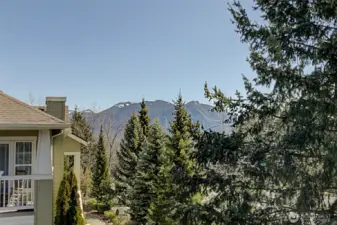 Views of Mt Si that you will savor the stunning views that will delight the senses.