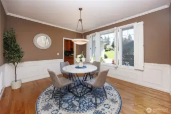 Formal dining room offers a Butler's pantry & wet bar.