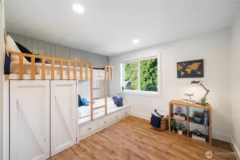 4th large bedroom (also upper level).