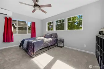 Bonus room/Potential extra bedroom