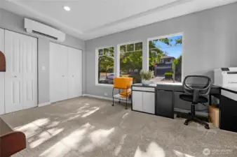 Main floor Bedroom/Office/Den