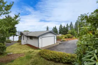 Welcome home to 5046 Lakeness Rd Poulsbo