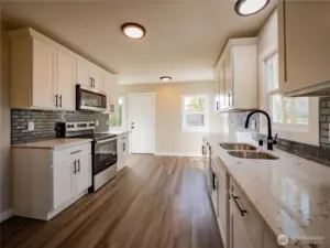 NEW LAMINATE FLOORING
