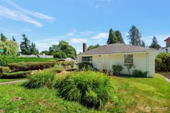 Nicely landscaped yard