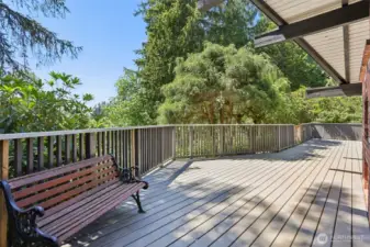 Outside deck boasting the Westerly views of the great outdoors and Pilchuck River.