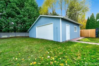 Detached 2 car garage