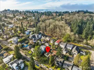 Fantastic central location - just blocks to Discovery Park and Met Market