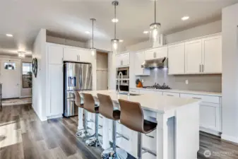 Soft close cabs, walk in pantry