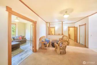 Cozy family room ideal for relaxing after a day at the beach