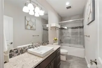 Full bath next to main floor bedroom