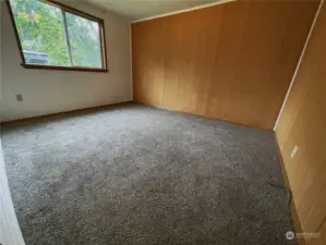3rd bedroom with new carpet with nice thick padding