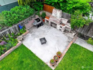 Back yard patio & fire pit area