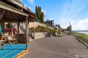 Large lower deck with Cabana