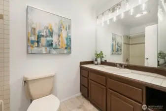 Second bathroom with tub