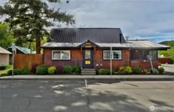 Welcome to Paws A While, Twisp River Suites stand alone building, which houses 3 separate condo unit where travelers can bring their cats and dogs.