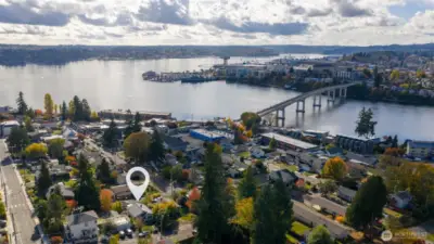 Located in the heart of Manette, just a hop, skip, and a jump from the Seattle ferries, all of Manette’s amazing eateries, and Puget Sound Naval Shipyard - this spot has you close to everything!