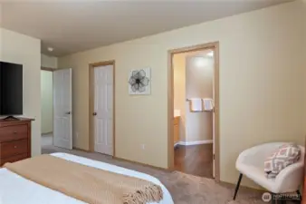 Primary bedroom with walk in closet and 5 piece en suite