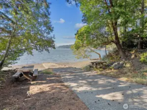 Boat launch for Maggie Lake community members only! Enjoy the saltwater life on Hood Canal.