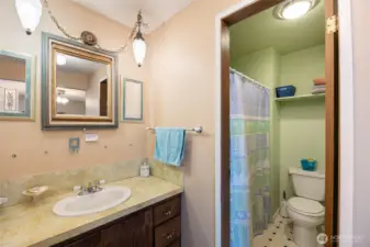 primary bath with shower