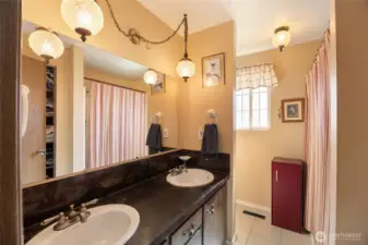 upper full bathroom