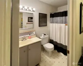 Nice sized full bathroom.