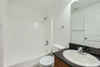 Full bathroom in hallway