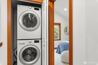 Washer/dryer upstairs