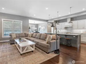 Spacious Living Room – Open-concept living with mountain views and seamless indoor-outdoor flow